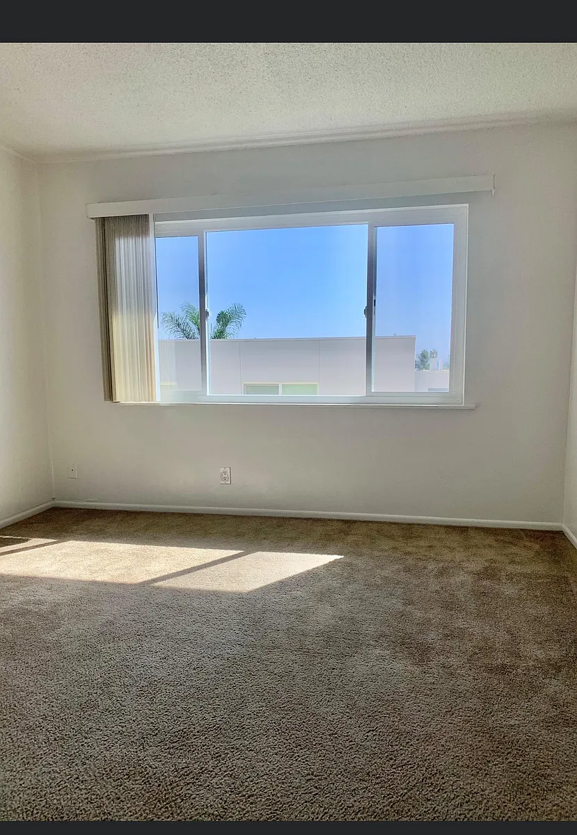 Building Photo - 1021 Cliff Dr #13