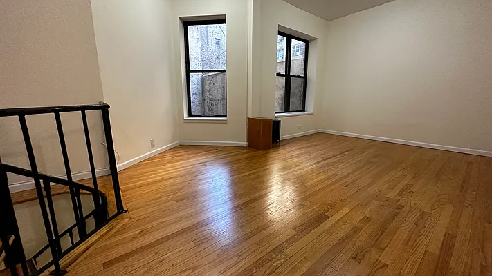 Rented by HOLTON REAL ESTATE INC. | media 25