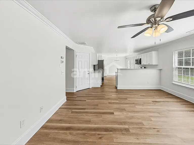 3911 Laurel View Cir — Photo 6