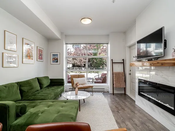 827 Roderick Ave #210, Coquitlam, BC V3K 0E3