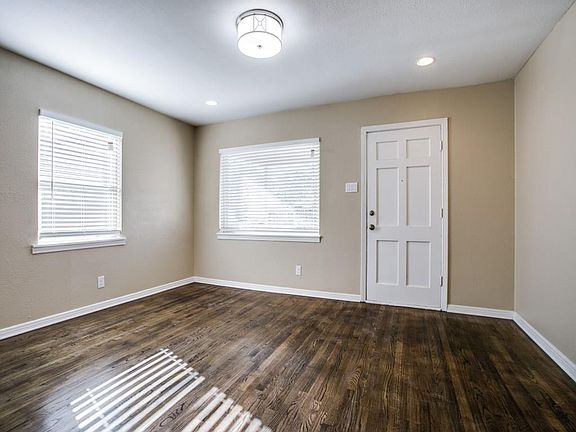3rd image of 2908 Shadow Wood Dr