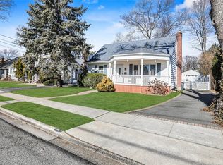 210 Elsie Ave, Merrick, NY 11566