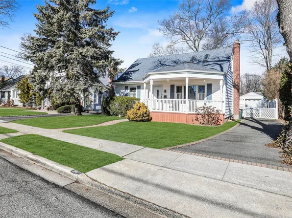 210 Elsie Avenue, Merrick, NY 11566