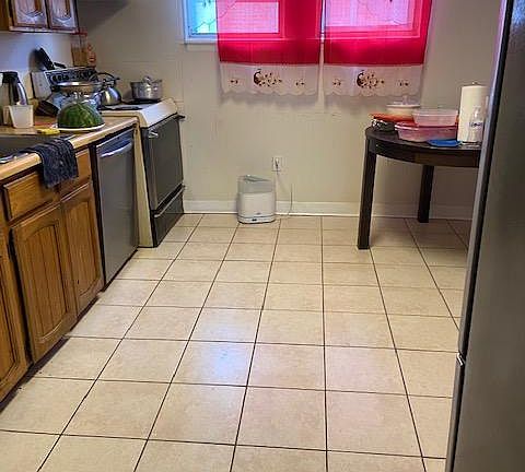 3rd image of 6433 Chelwynde Ave