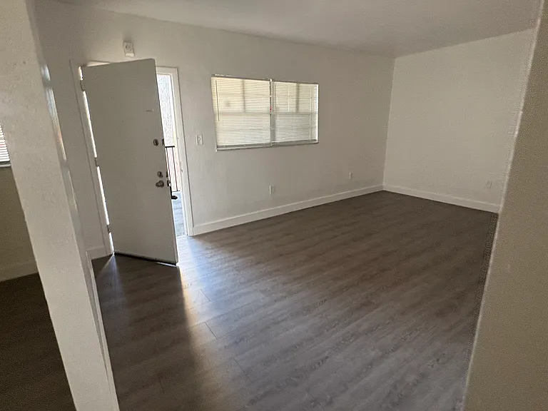 SW 41st St — Photo 5