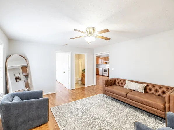 104 B V Young Rd, Westmoreland, TN 37186