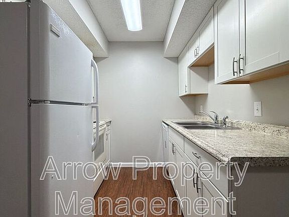 4th image of 3405 Holdrege St #308