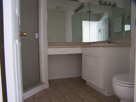 5th image of 130 Blackstone Dr