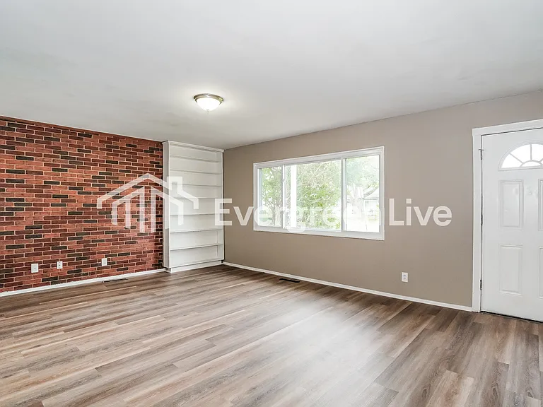 4420 Allen Dr — Photo 4