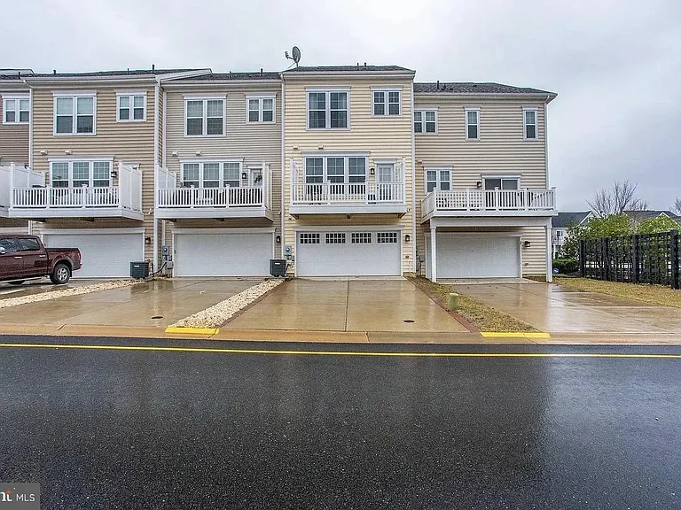 216 Apricot St — Photo 3