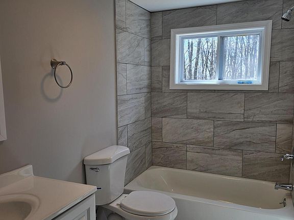 3rd image of 1412 Johns Rd