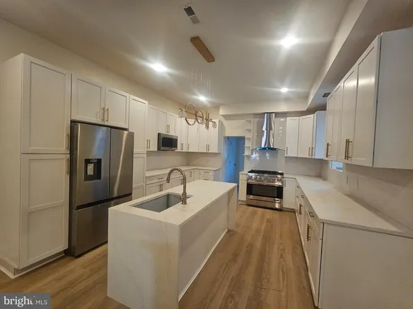 83 W Sharpnack St, Philadelphia, PA 19119