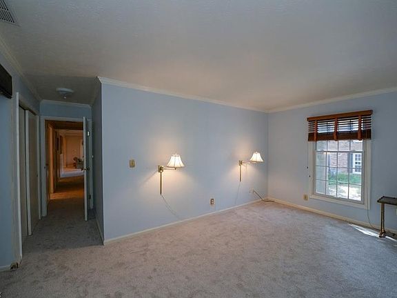 3rd image of 1240 Ashford Ln