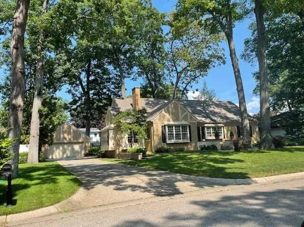 700 Lyncott St, Muskegon, MI 49445