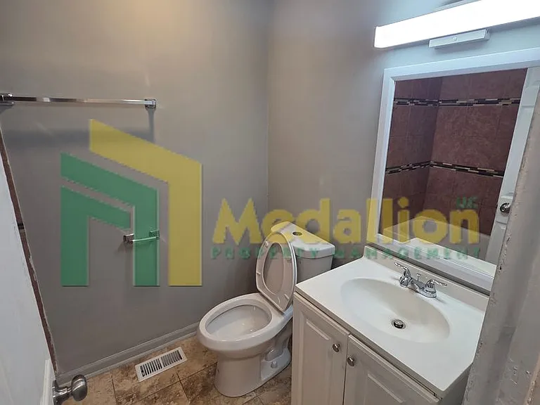 10635 S Cottage Grove Ave — Photo 8