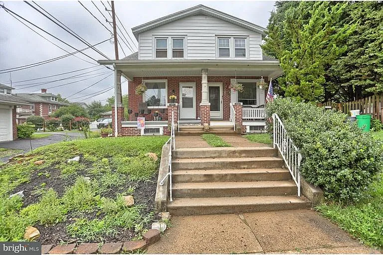 221 Reading Ave photo 1