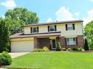 20 Pershing Lake Dr, Saint Peters, MO 63376