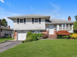 5 Lane Avenue, Plainview, NY 11803