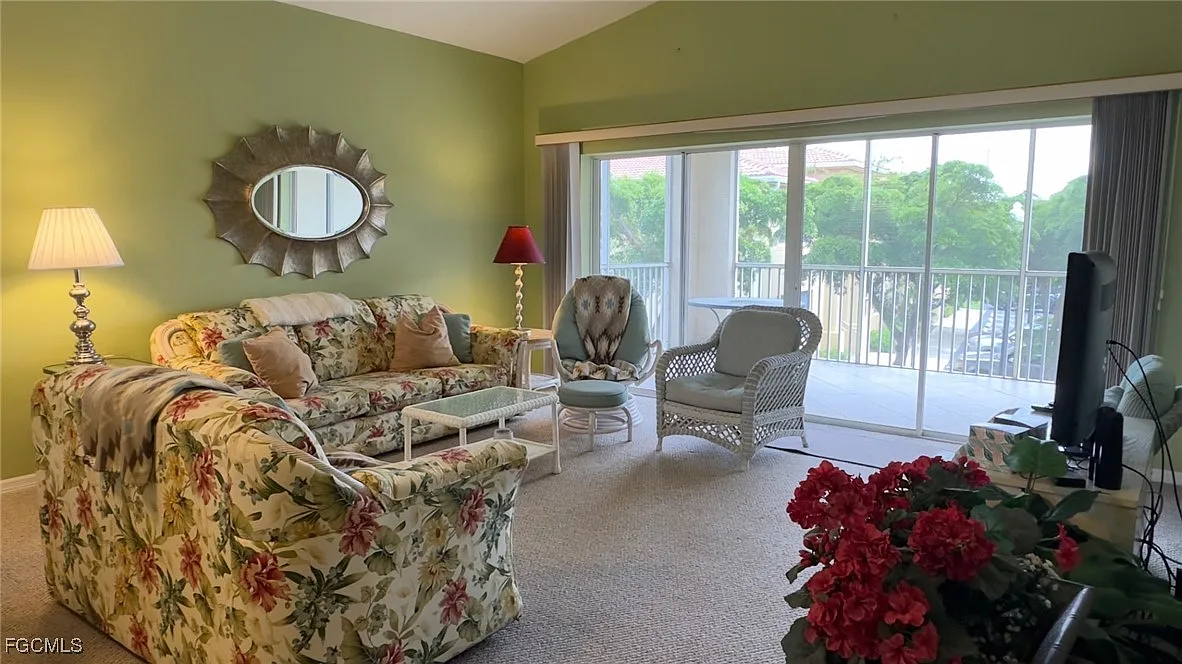 3 bed, 2.0 bath, 1492 sqft, $5,000 — Photo 2