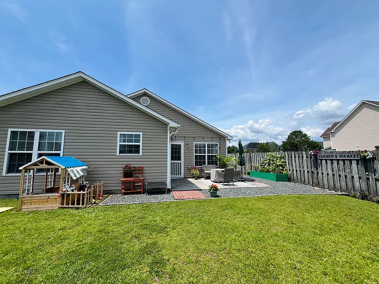 522 Foxfield Ct — Photo 3