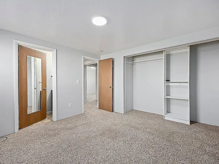 710 Taylor St W — Photo 14