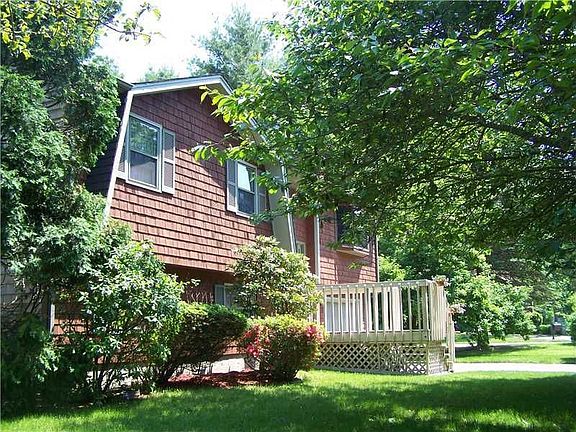 4th image of 90 Inez Dr