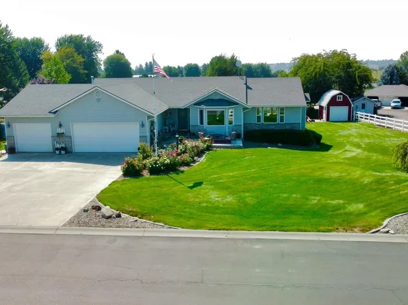 100 Flagstone Ln, Sunnyside, WA 98944