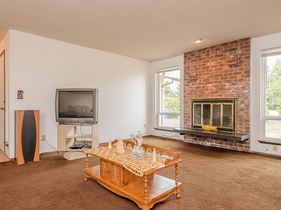 5th image of 218 179th St E