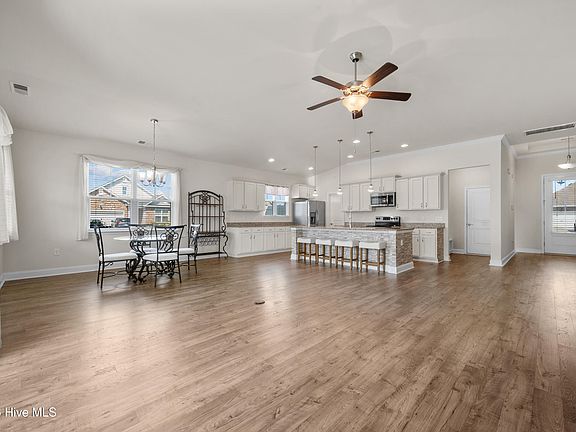 3rd image of 455 Cornflower Street