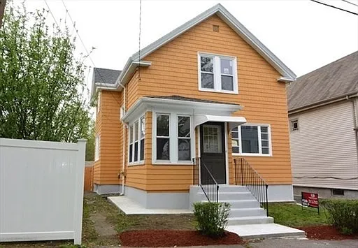 12 Eaton St — Photo 2