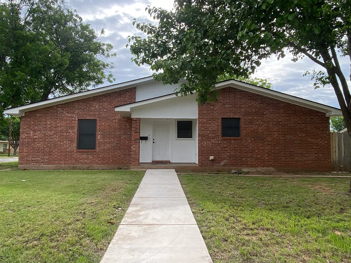 Building Photo - 4501 Hughes Dr