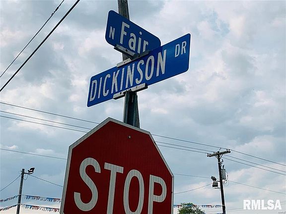 3rd image of 1004 E Dickinson Dr