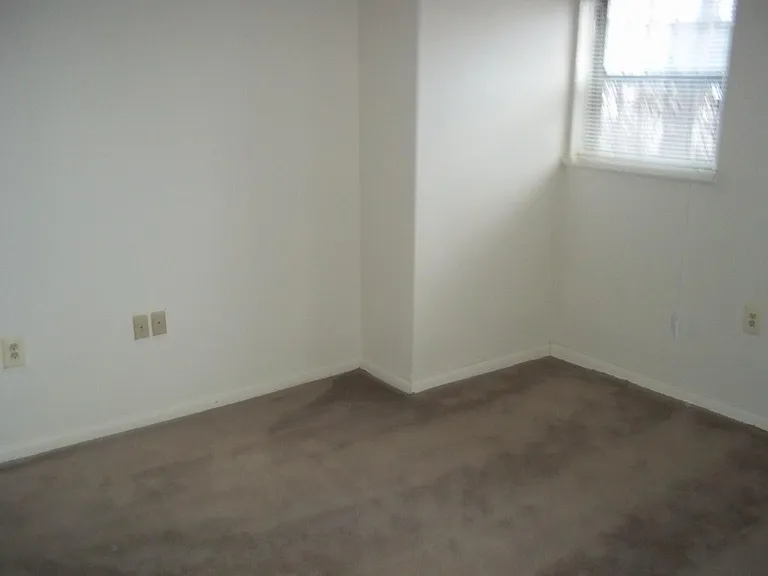 Mount Vernon Plaza — Photo 11