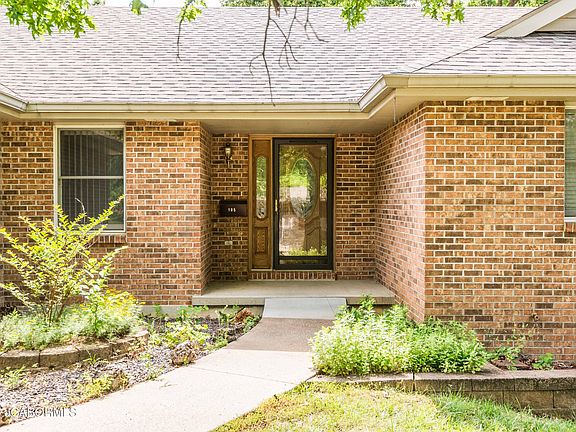 3rd image of 105 Kingsbury Ct
