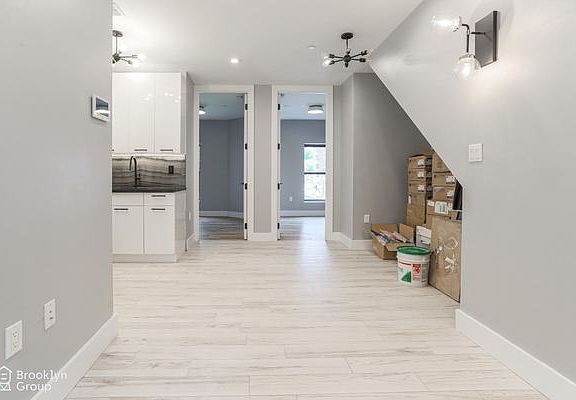 4th image of 417 Kosciuszko St #1W