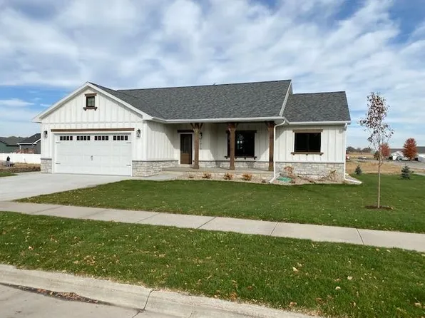 1610 E 45th St, Kearney, NE 68847