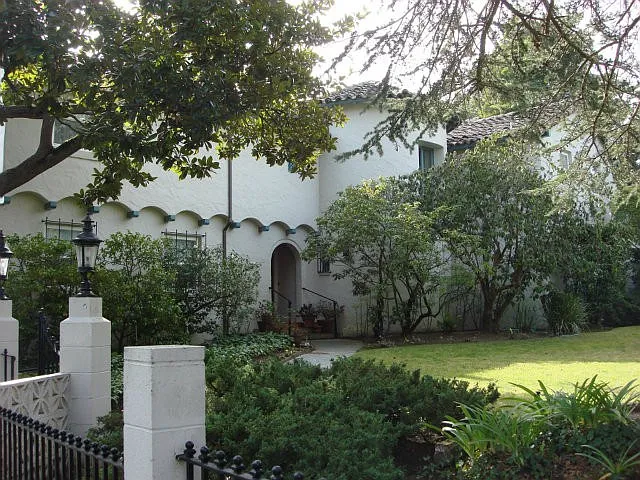 541 Ravenscourt Rd photo 1