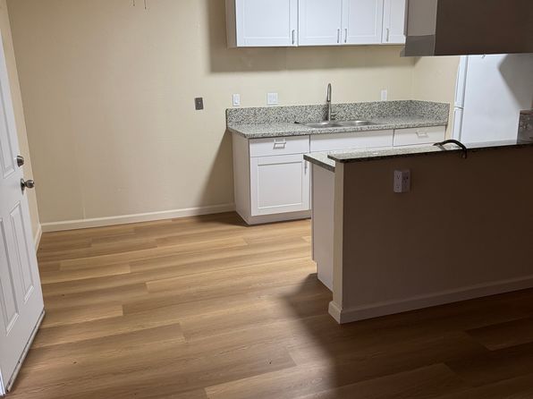 411 W Century Blvd APT 2