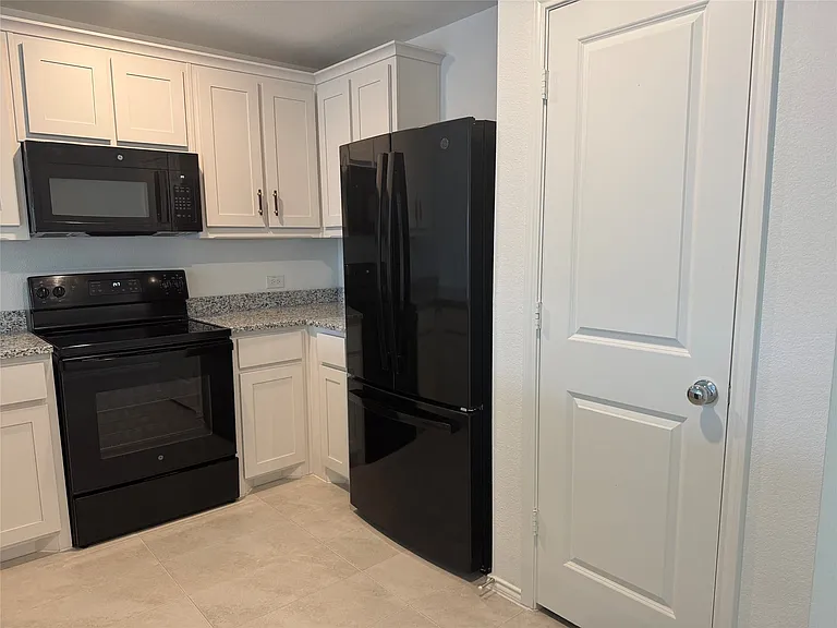 6533 Middlebury Dr — Photo 9