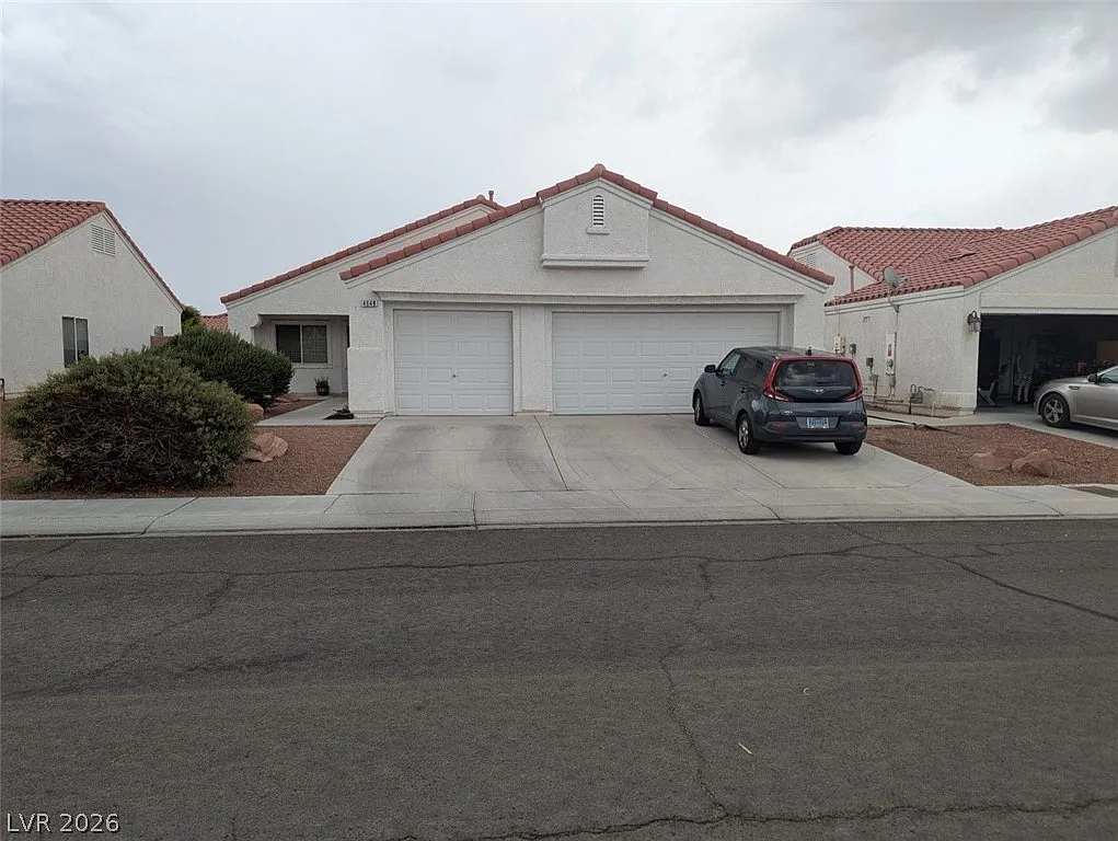 3 bed, 2.0 bath, 1637 sqft, $2,350 — Photo 1