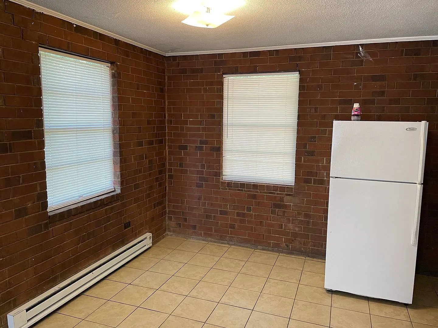 3 Bed, 1 Bath brick home located in Highpoint! — Photo 4