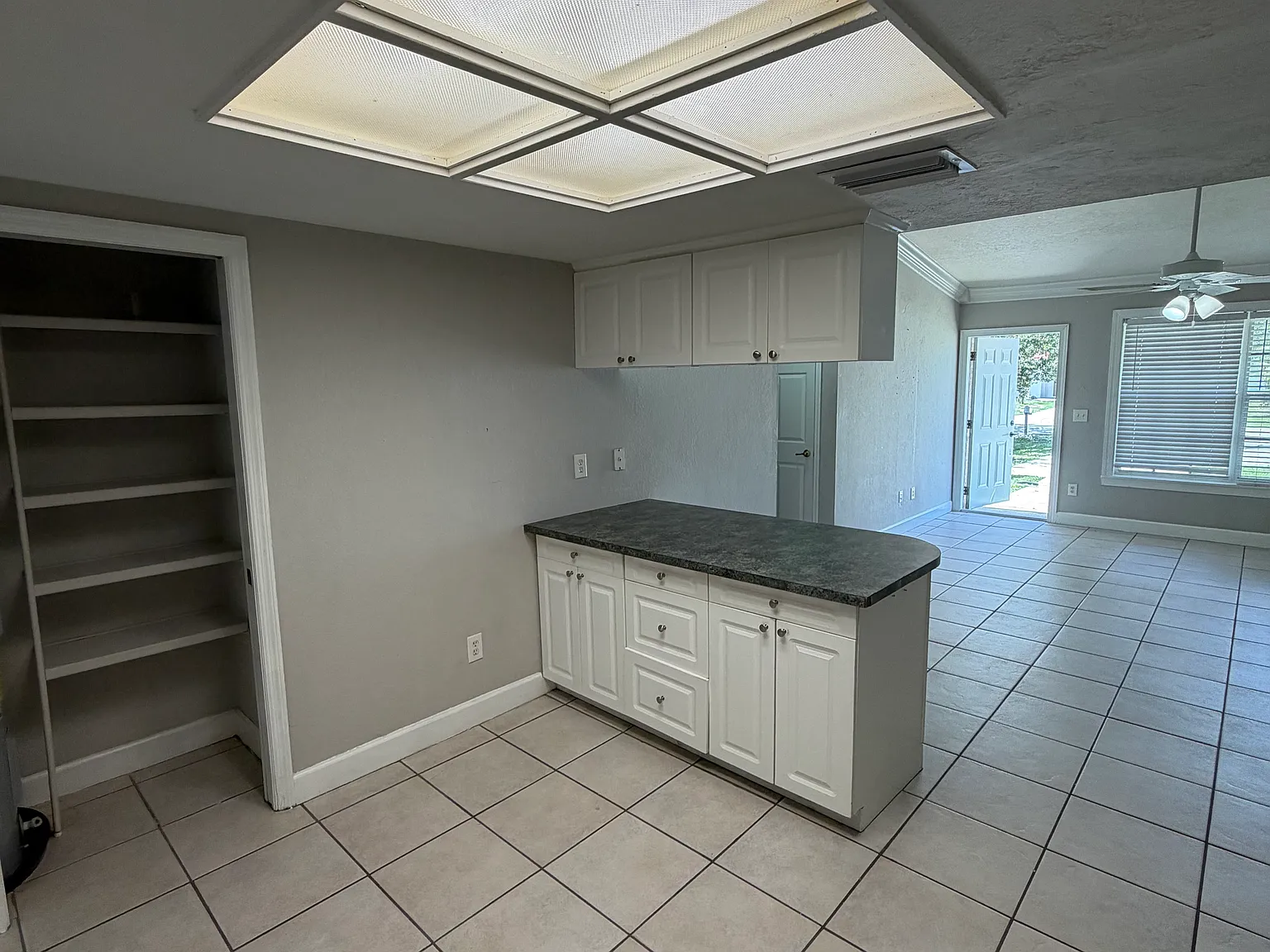 2 bed, 824 sqft, $1,650 — Photo 3