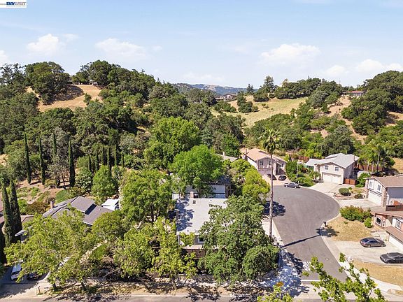3rd image of 935 Granite Ct