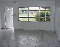 4th image of 430 NE 30th Ct