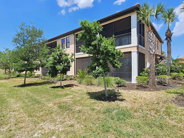 10027 Crooked Creek Dr #101 — Photo 15
