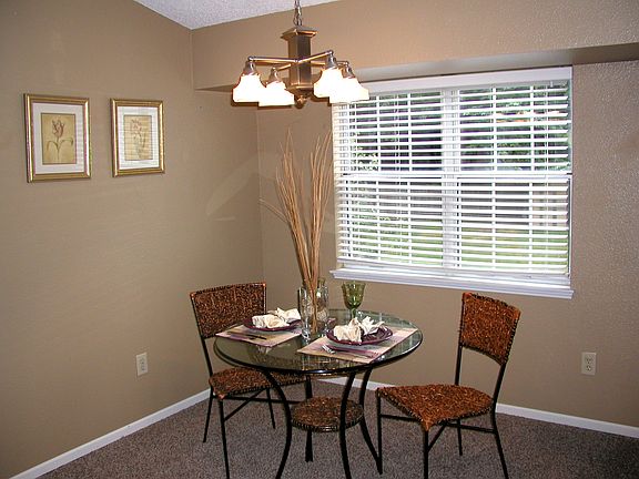 www.LamoureuxRealEstate.com