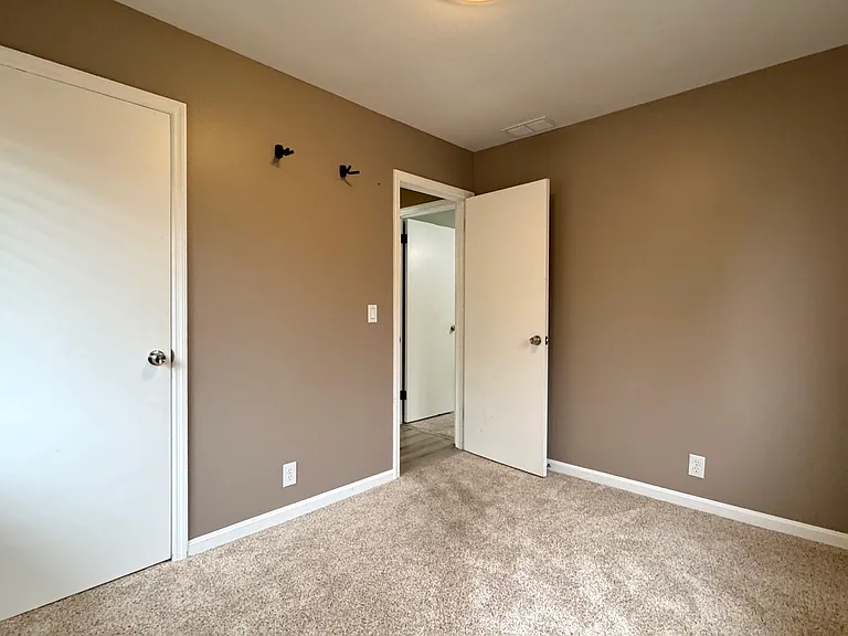 1630 S Walnut Ln — Photo 16