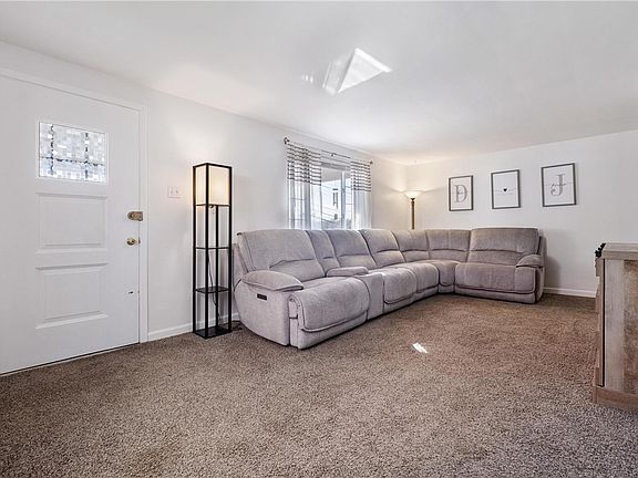 3rd image of 410 Lebanon Manor Dr