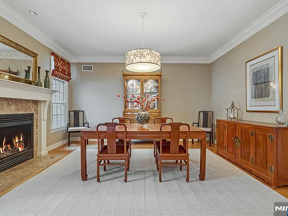 5th image of 425 Rock Rd