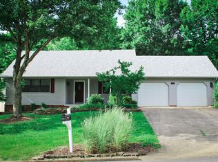 1504 Windsor Dr, Harrison, AR 72601